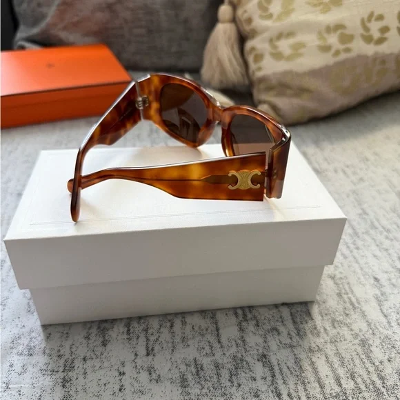 Celine Tortoise Shell Sunglasses with Black Case - Picture 3 of 10